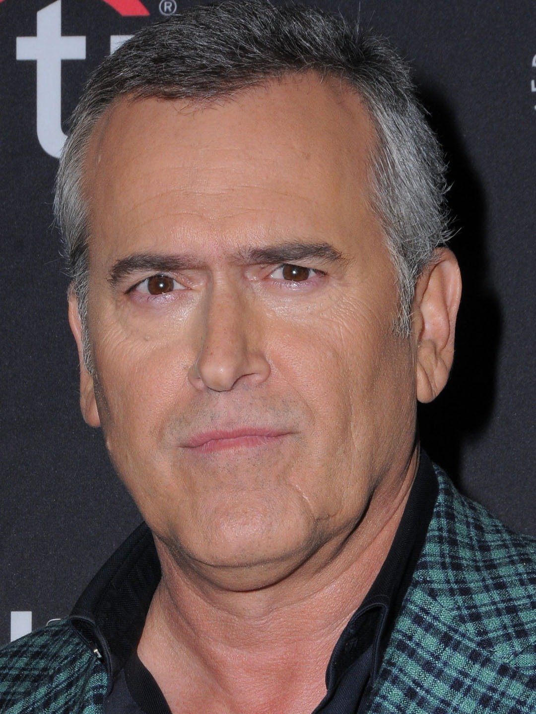 How tall is Bruce Campbell?